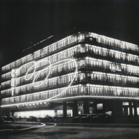 Budynek z neonem