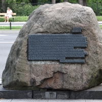Kamień upamiętniający zamach na Franza Kutscherę