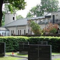 Kościół od strony Cmentarza Powstańców Warszawy