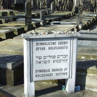 Symboliczne groby ofiar holocaustu