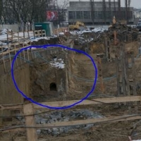 Pozostałości przejścia znalezione na budowie