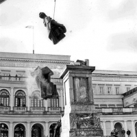 Demontaż pomnika