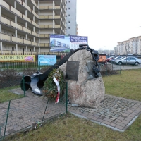 Kamień pamiątkowy i kotwica