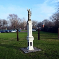 Pomniki i rzeźby na terenie