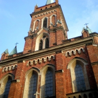 Widok na fasadę kościoła