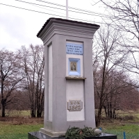 Kapliczka u zbiegu ulic Jesiotrowej i Lnianej