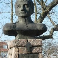 Pomnik z popiersiem gen. Franciszka Żymirskiego