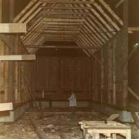 Wznoszenie drewnianego kościoła