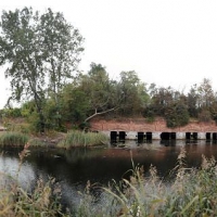 Budowa mostu nad fosą