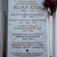 Tablica epitafijna księdza Jana Ziei