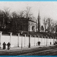 Mur szpitala od strony ulicy