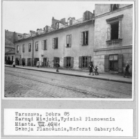 ul. Dobra 83 (w głębi)
