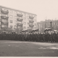 Polizei vor Sd.Kfz in Warschau