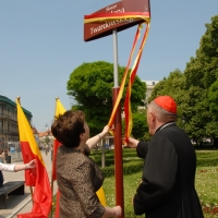 Odsłonięcie tabliczki z nazwą skweru