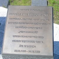 Pomnik gen. Emila Fieldorfa - tablice