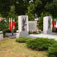 Pomnik braterstwa broni Cichociemnych i żołnierzy JW GROM