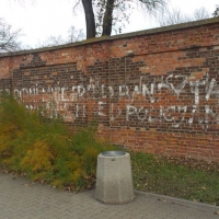 Graffiti ...lecz kto obroni mnie przed policjantem?”