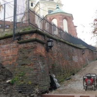 Jeden z trzech murów oporowych