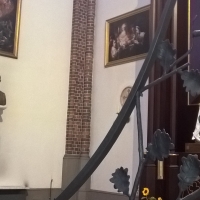Popiersie i relikwiarz księdza Ignacego Kłopotowskiego