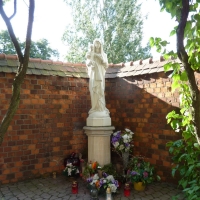 Figura Matki Bożej z Dzieciątkiem
